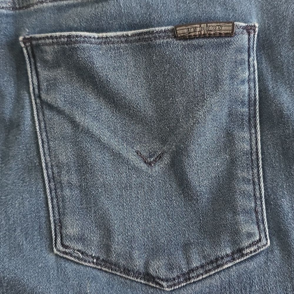 Hudson Amber Raw Edge Hem Jean Shorts Size 29 - Picture 7 of 11